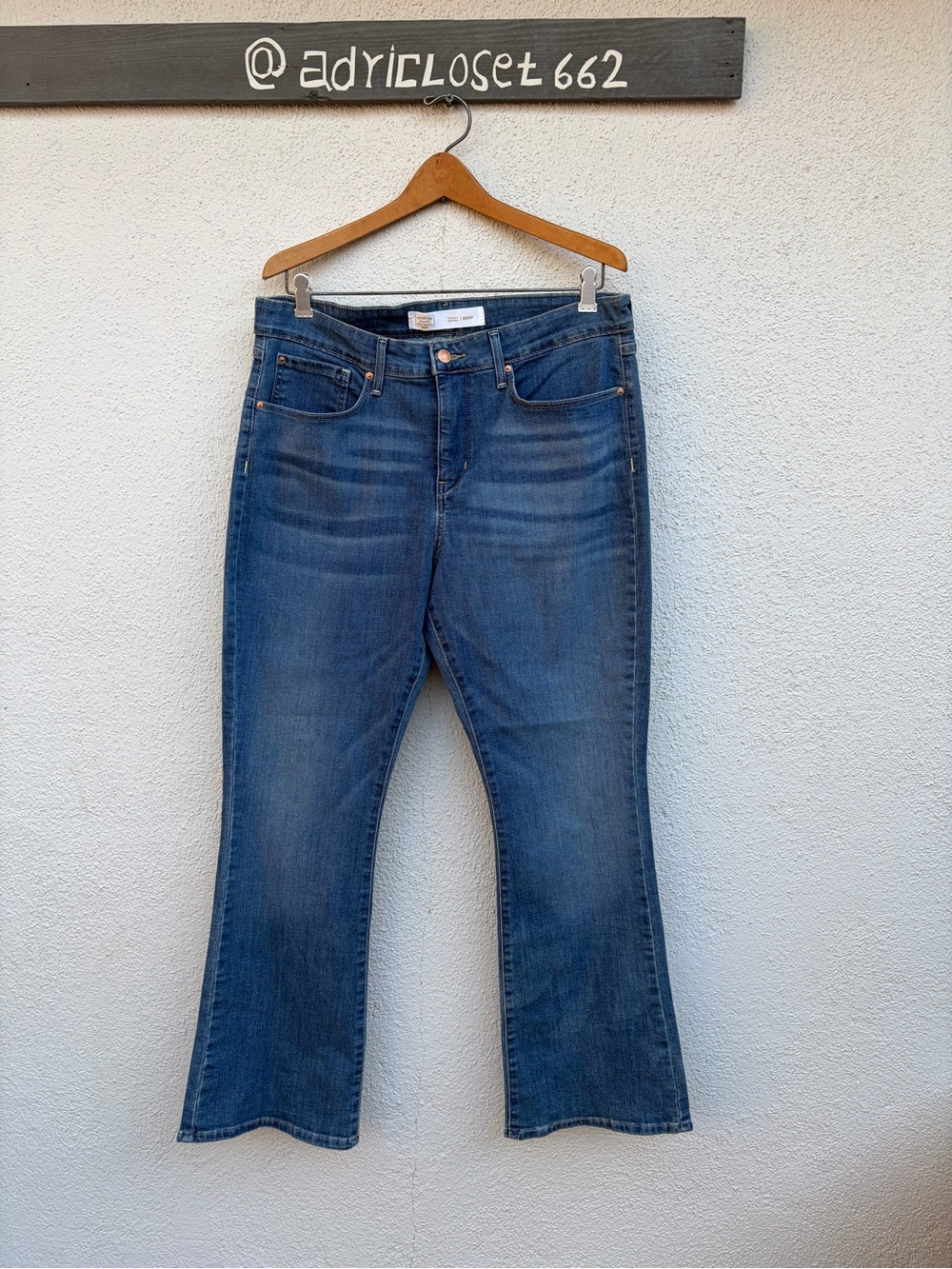 Signature Levi Strauss Women’s Blue Denim Jeans - Classic Straight Fit Size W 33